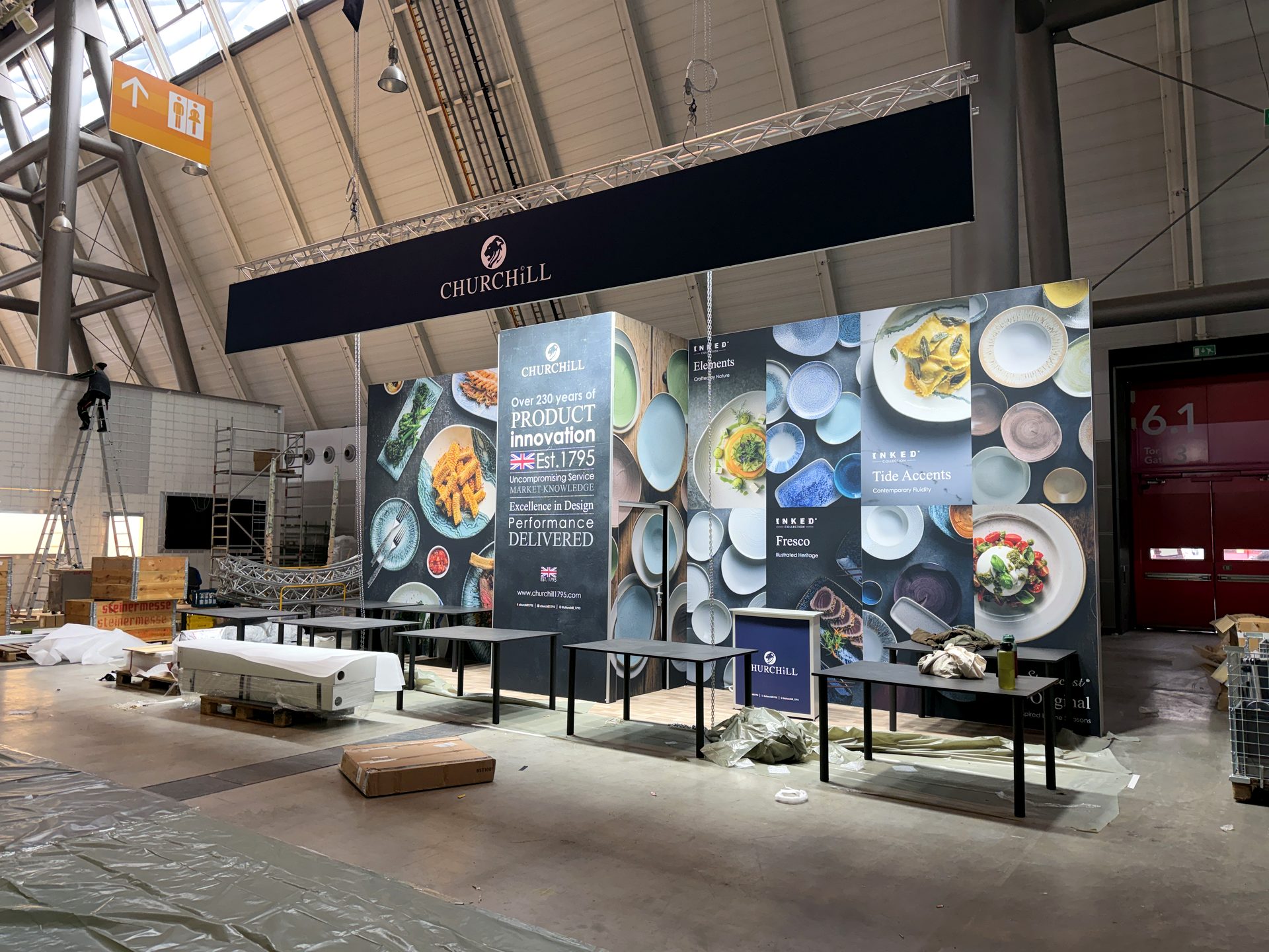 Gastronomie-Messestand mit großformatigen Food-Grafiken