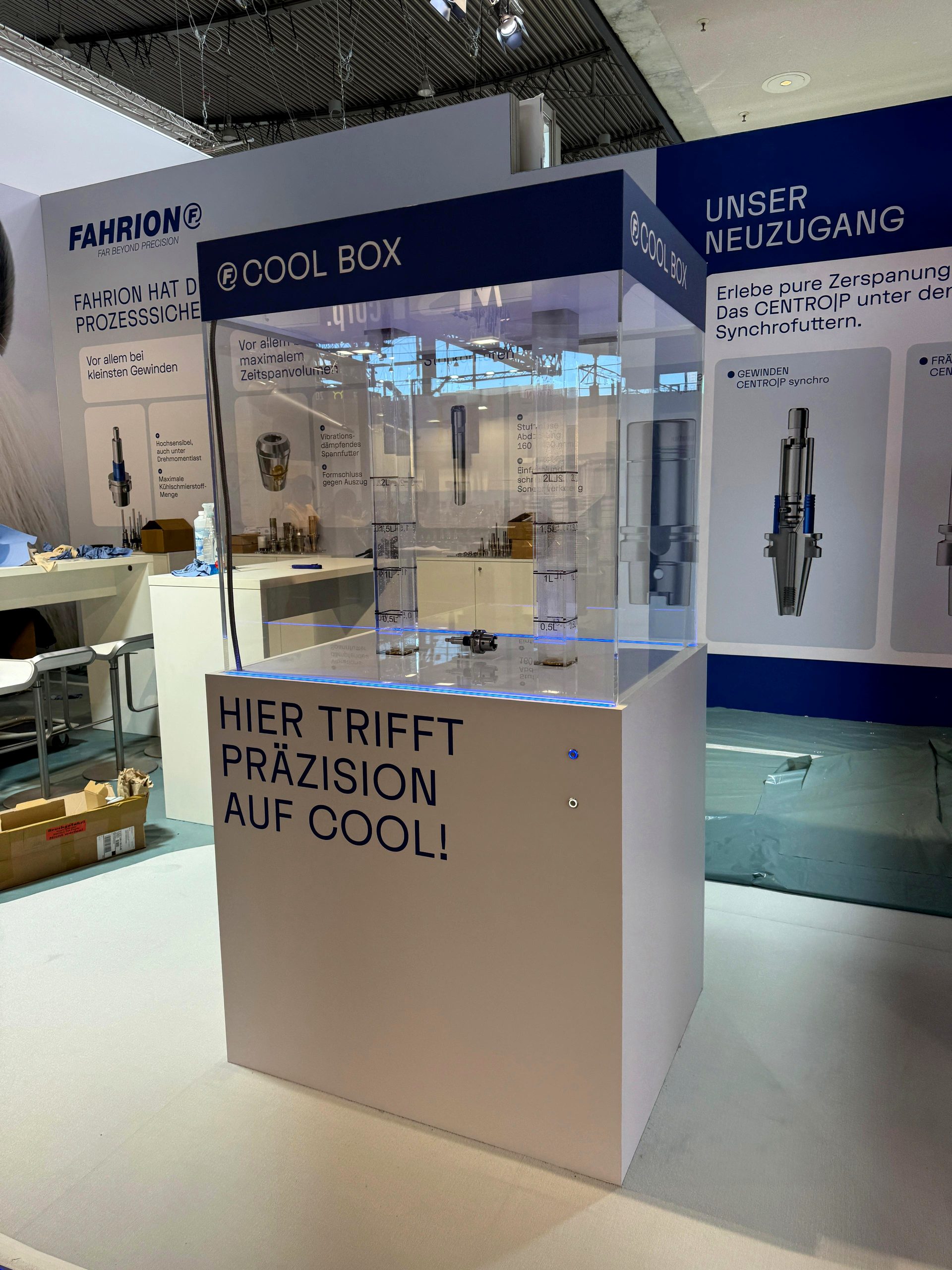Cool Box auf dem Fahrion-Messestand mit Wassersäulen