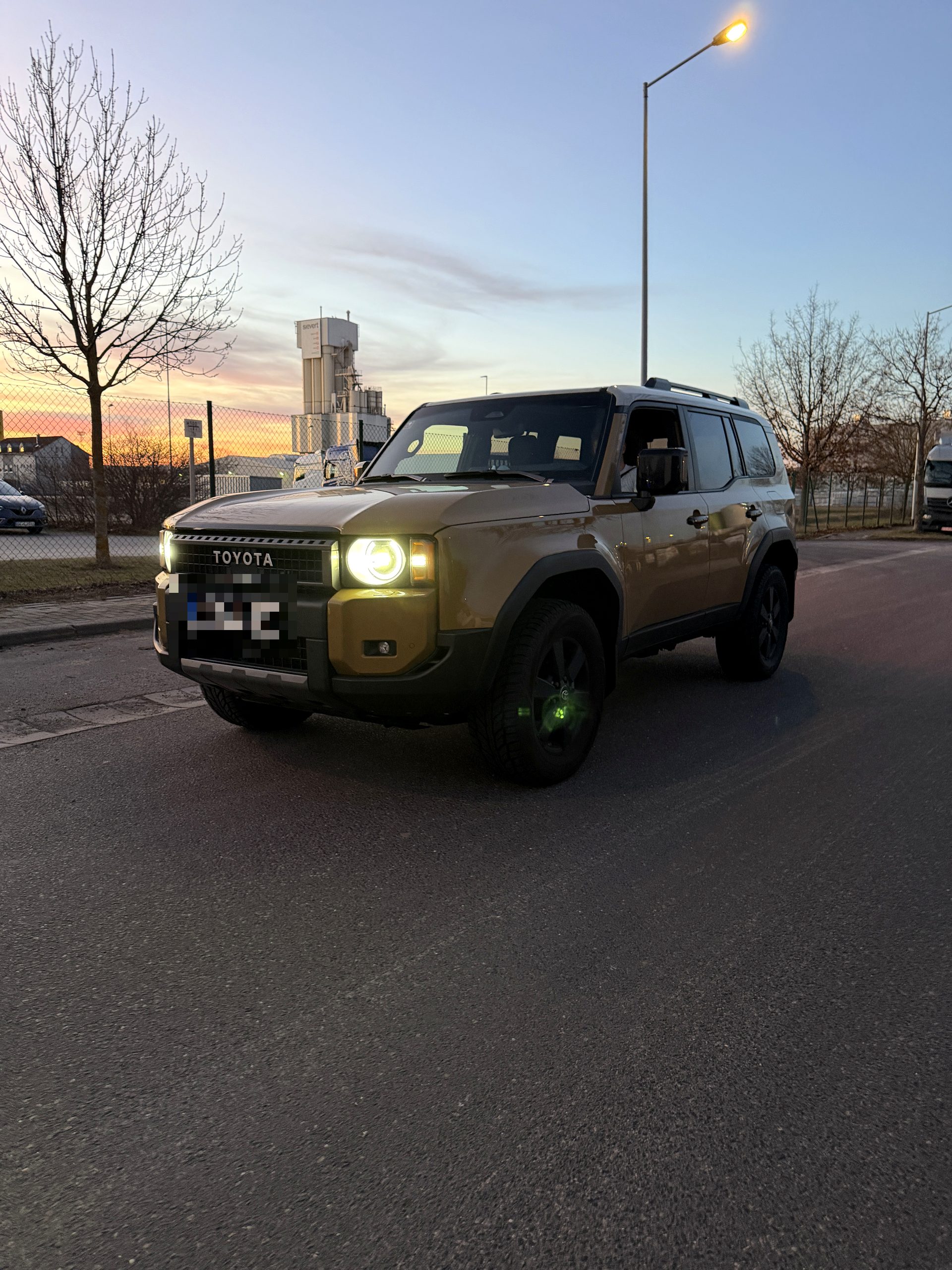 Toyota Land Cruiser mit Folierung in Sandbeige